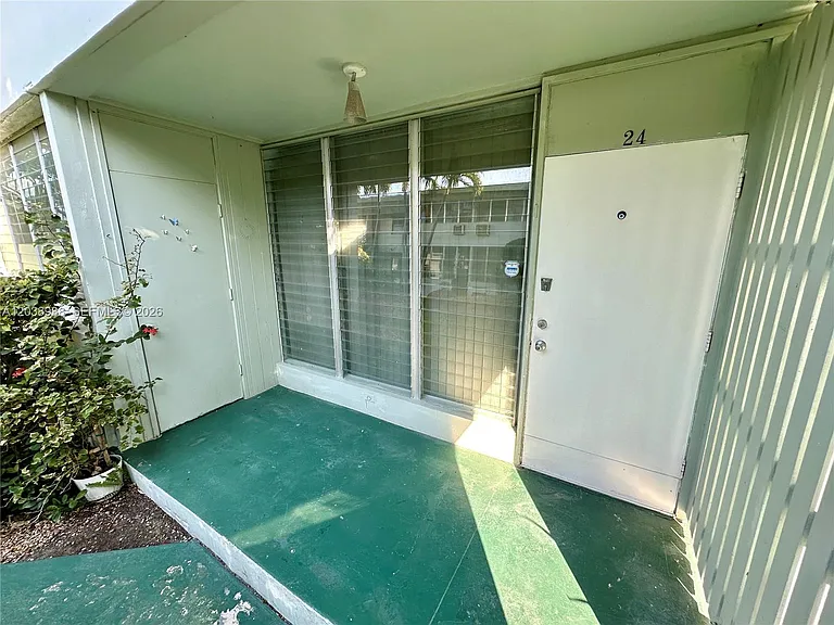 1060 98th St #24 — Photo 15