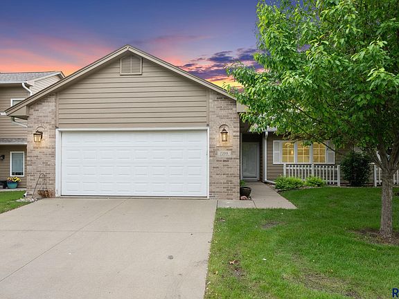 2nd image of 7200 S Hoffman Pl