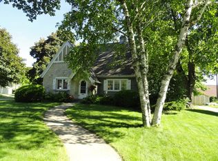 77 Highland Ave, Hartford, WI 53027