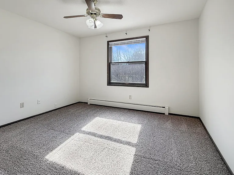 Southgate Apartments — Photo 10