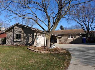 1108 N Briarcliff Dr, Appleton, WI 54915