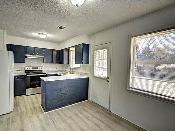 5th image of 132 Michelle Dr