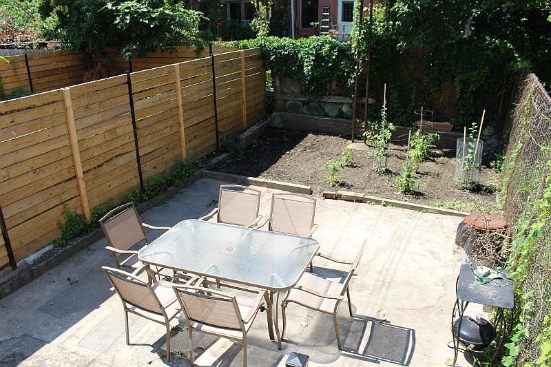 1st image of 368 Douglass St #1
