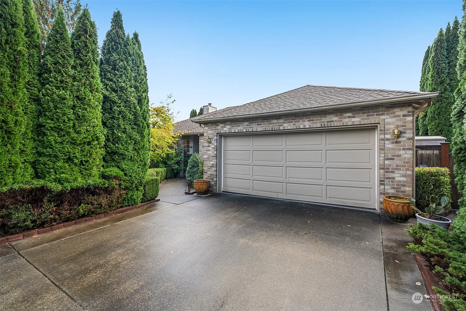 3507 Ashley Drive NE photo 1