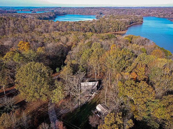 3rd image of 12 Beech Point Dr