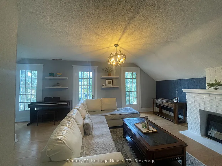 6042 Culp St — Photo 3