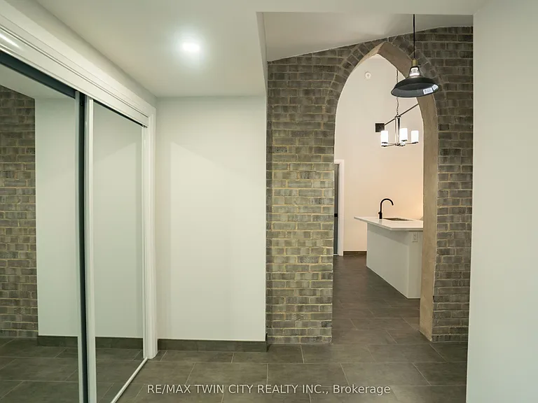 130 Elgin St #5 — Photo 2