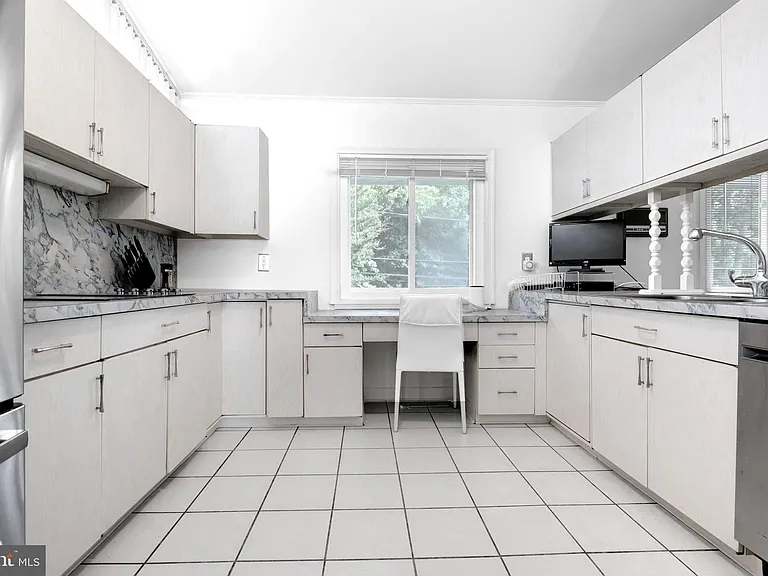 1323 Magnolia Ave — Photo 26