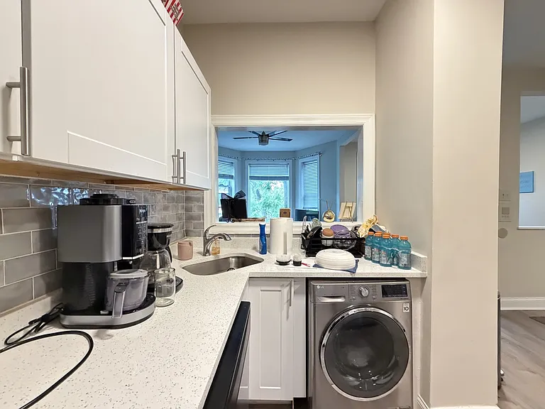 854 W George St #4 — Photo 6