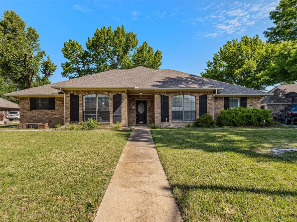 1531 Pickwick Ln, Denton, TX 76209