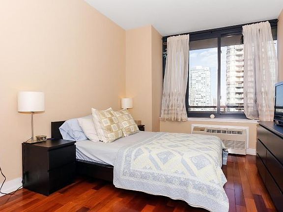 3rd image of 389 Washington St #1508