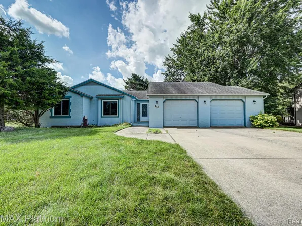 240 E Rolston Rd, Linden, MI 48451