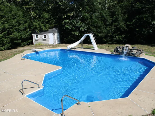 19 Liverpool Court, Jackson, NJ 08527