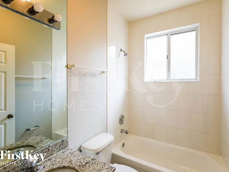 1009 NE 16th Ave — Photo 17