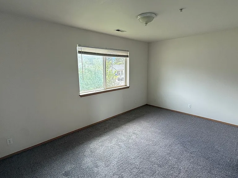 1813 E 3rd Ave — Photo 13