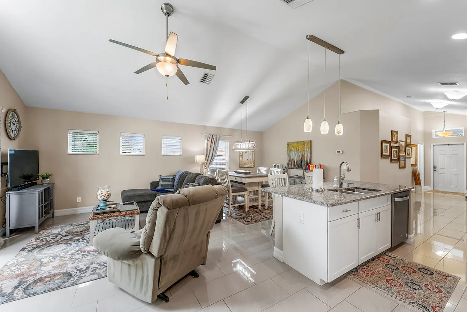3 bed, 3.0 bath, $9,900 — Photo 2