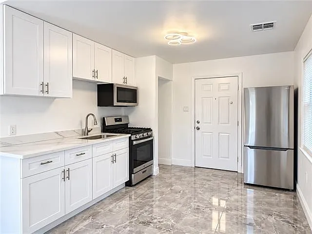2 bed, 1.0 bath, 716 sqft, $1,400 — Photo 3