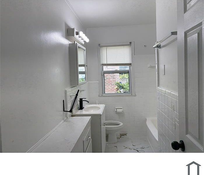 2nd image of 865 Sherbourne St