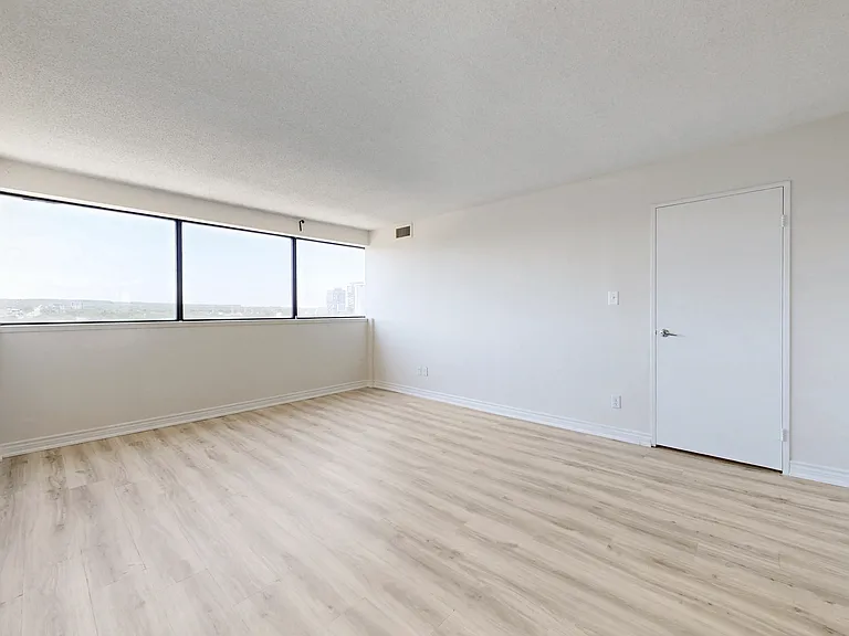 1460 Ghent Ave — Photo 10