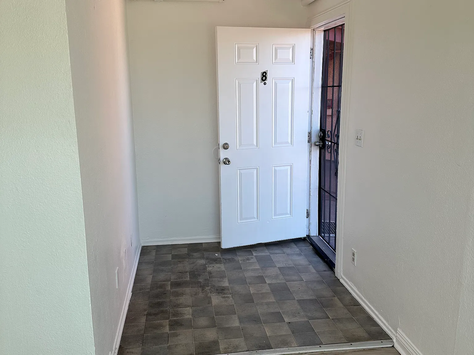2 bed, 1500 sqft, $2,700 — Photo 2