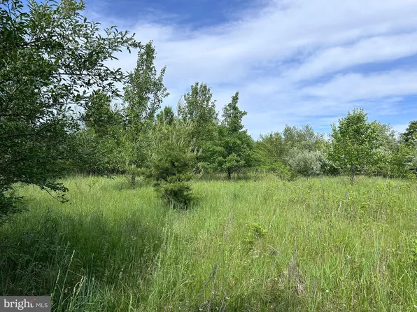 8 Timber Ridge Rd, Berkeley Springs, WV 25411