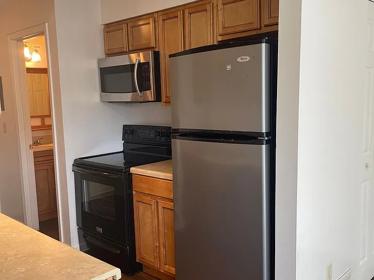 257 University Dr #2 — Photo 8