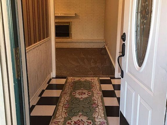 3rd image of 25 Surrey Cir