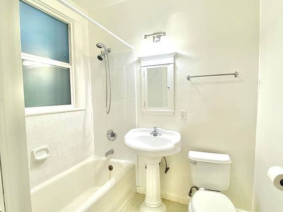 4th image of 2744 Balboa St #3