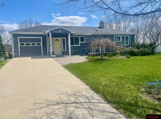 1119 S 7th St, Saint Peter, MN 56082