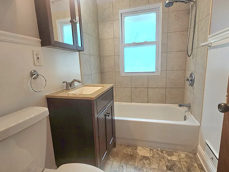 3 bed, 2.0 bath, 1225 sqft, $2,095 — Photo 9