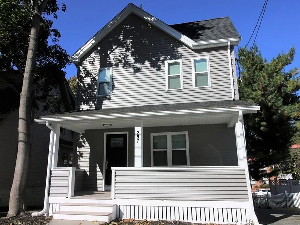 297 Bainbridge St — Photo 2