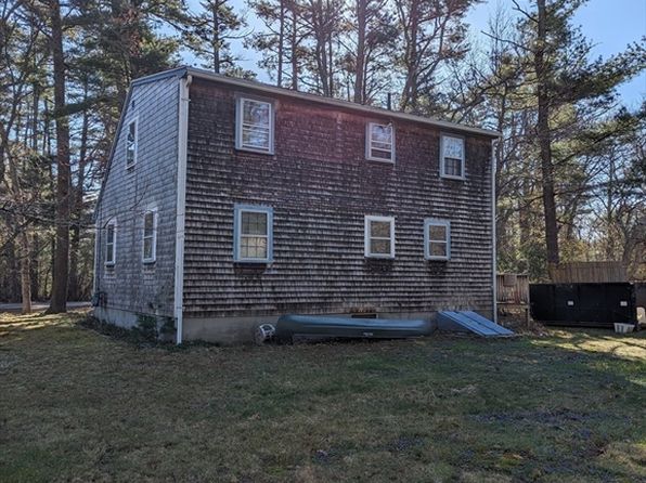 14 Forest St, Carver, MA 02330
