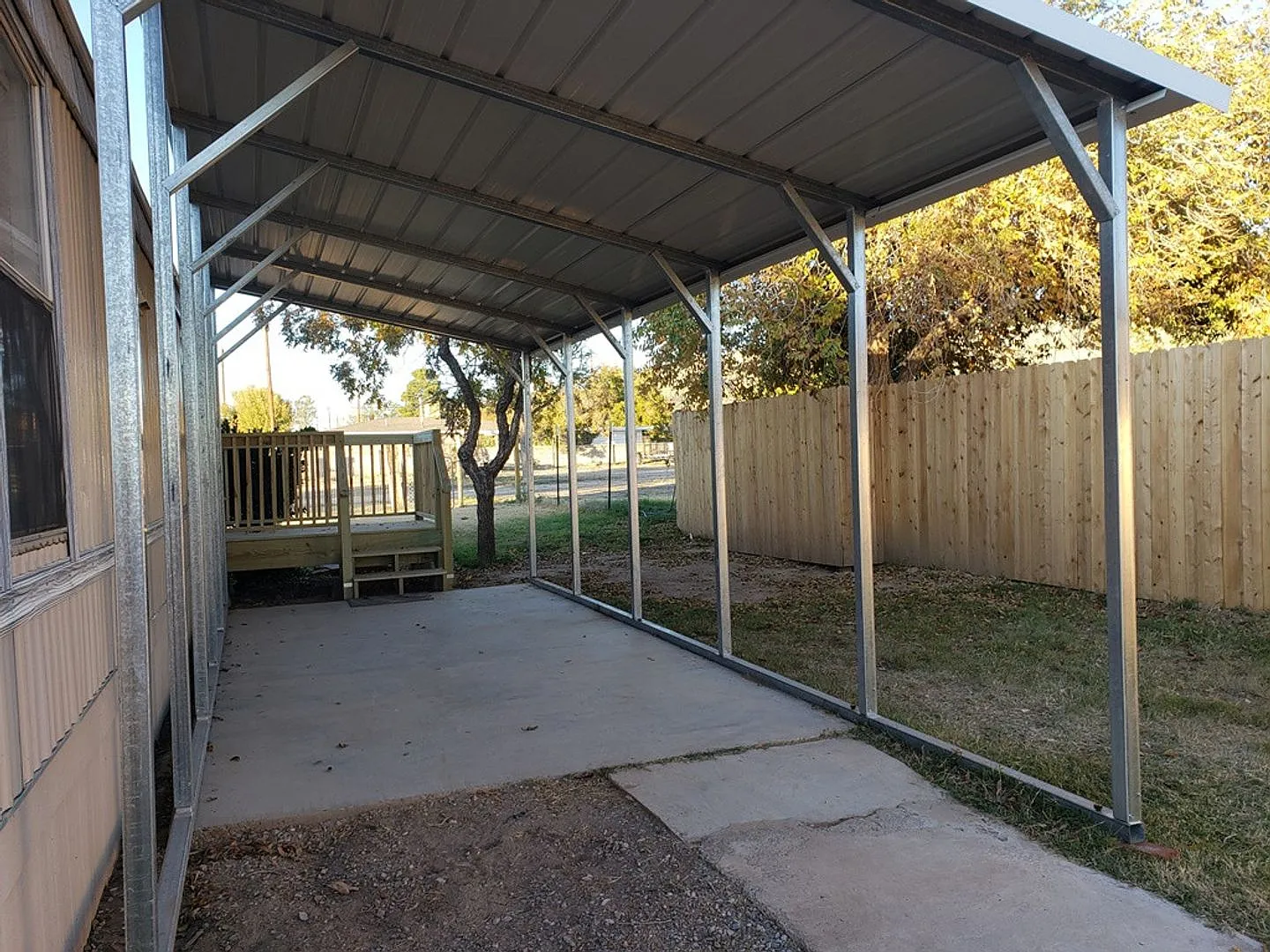 Beautifully Remodeled 2 Bdrm/2Ba Home with Water/Sewer/Garbage Paid — Photo 2