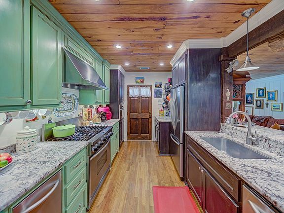 5th image of 135 Chapel Hills Dr
