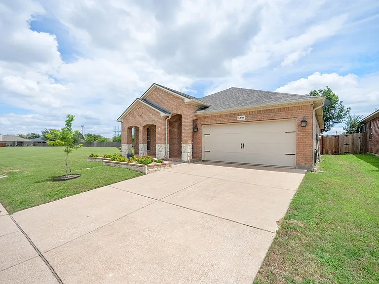 5701 Paluxy Sands Trl — Photo 8
