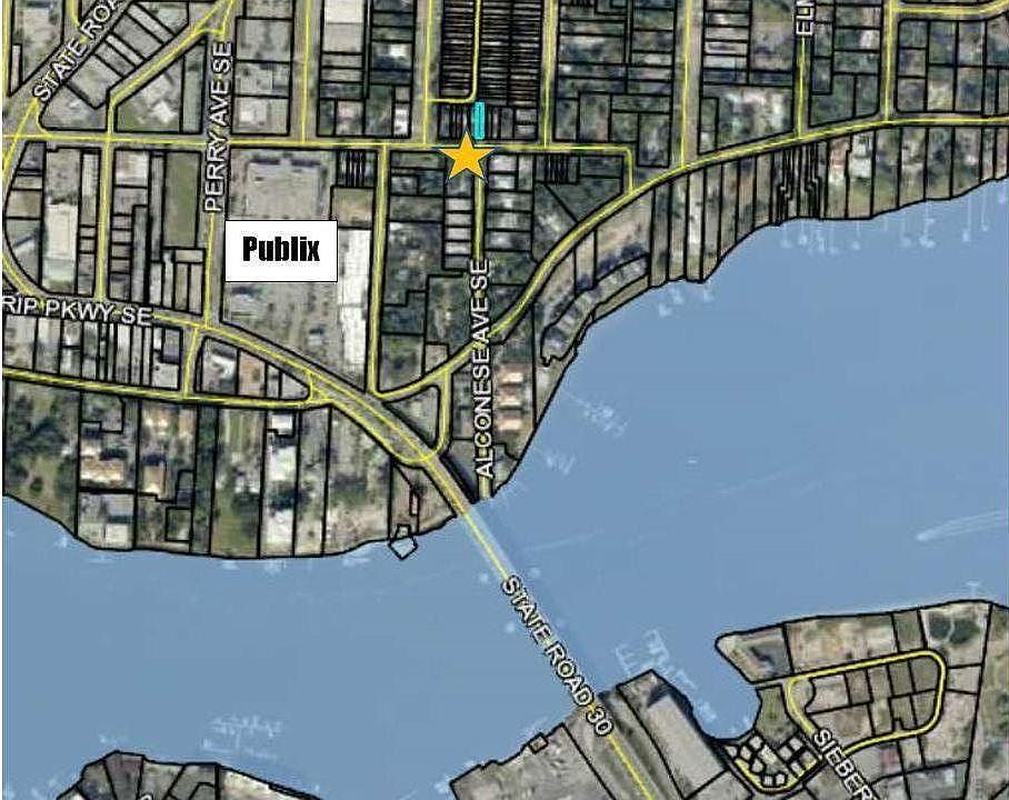 Walking distance to Okaloosa Island Beaches, Publix, FWB downtown and restaurants.