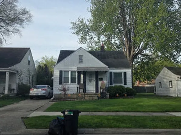 20492 Washtenaw St, Harper Woods, MI 48225