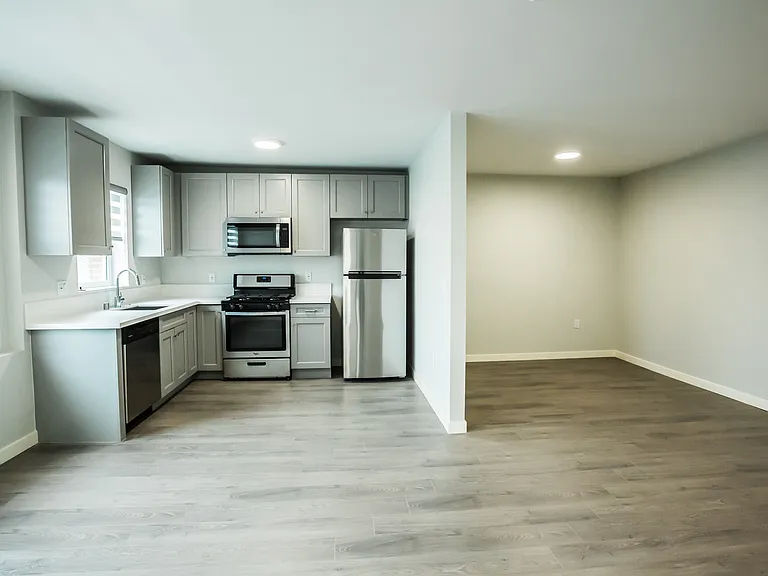 Grand View Apartments — Photo 28