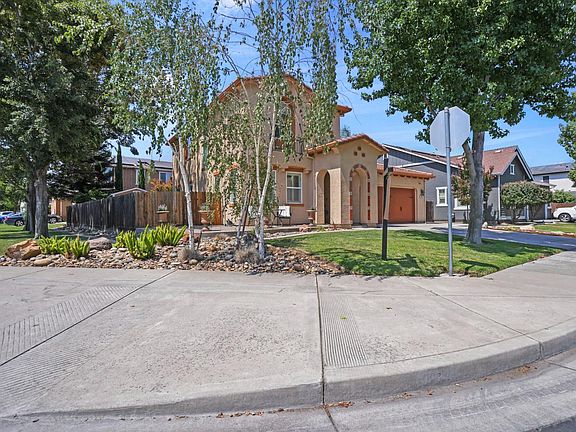 3rd image of 1417 Sentinel Dr