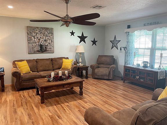 4th image of 605 Cindyrella Dr