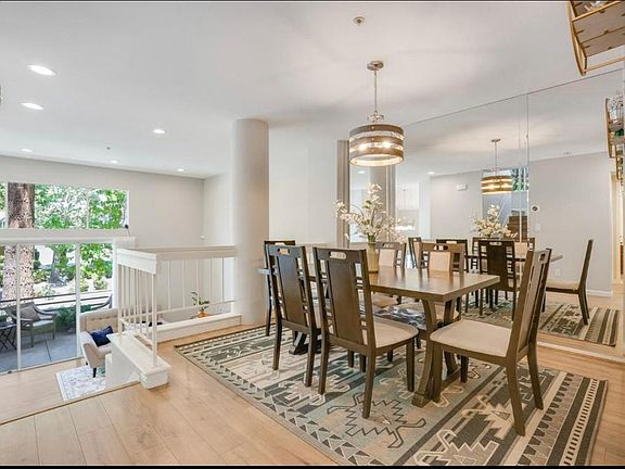 4th image of 414 Galleria Dr APT 2