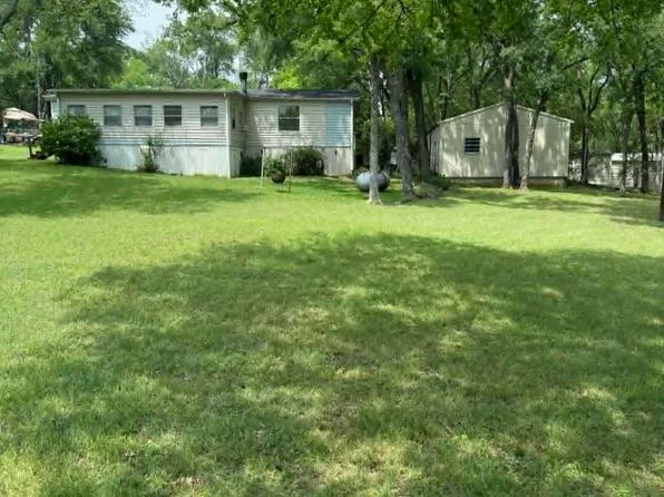 220 Hollyglen St, Gun Barrel City, TX 75156