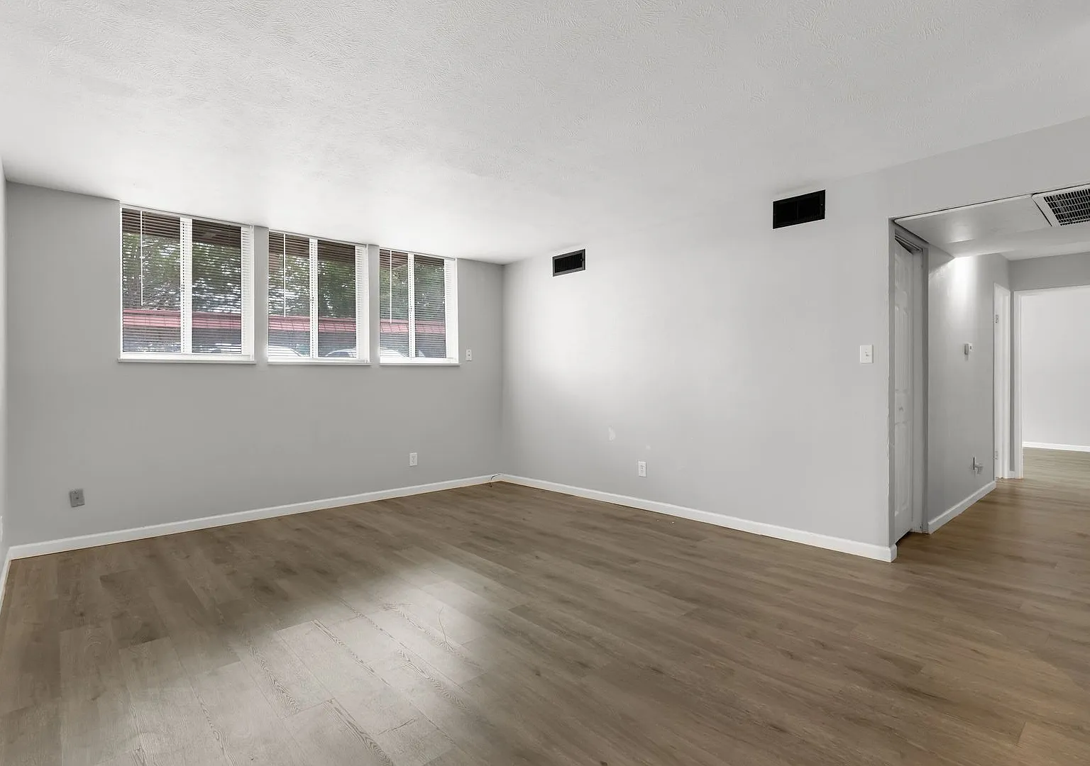 2BR SFR Stainless Appliances Resort Amenities in Denver — Photo 4