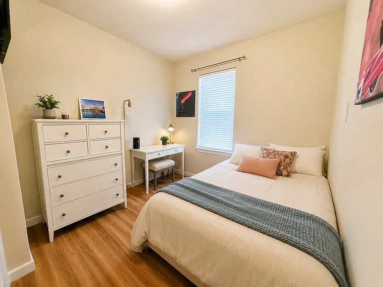 160 Salem St — Photo 4