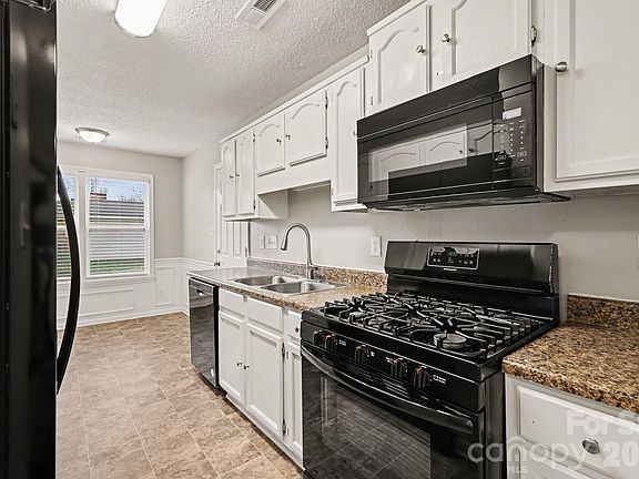 5th image of 6027 Running Deer Rd