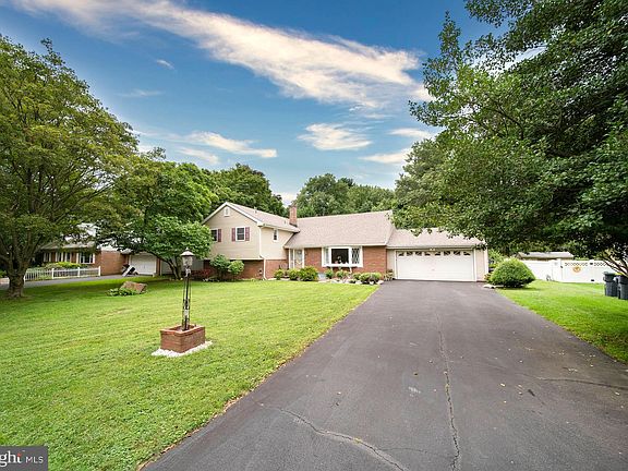 2nd image of 2410 Lanside Dr