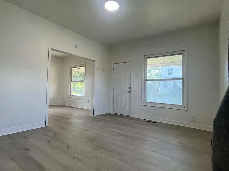 2037 North Ave — Photo 7