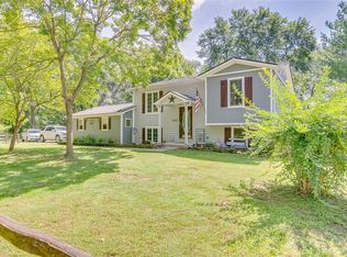 6020 Country Creek Dr, House Springs, MO 63051