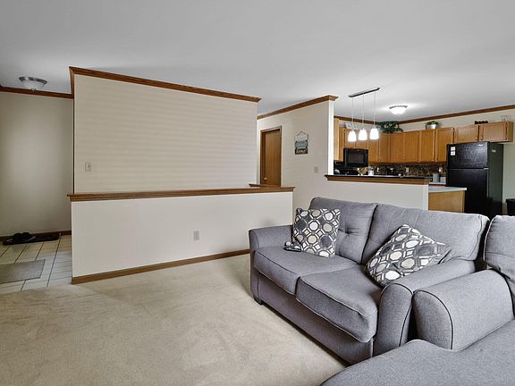 4th image of 53 Westside Park Ave