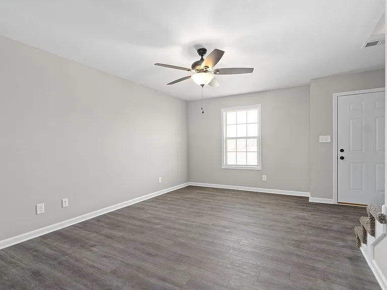 Glenkirk Dr - 1000 — Photo 10
